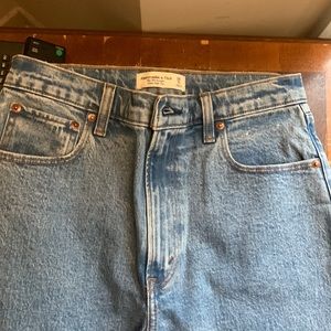 NWT Abercrombie full leg jeans